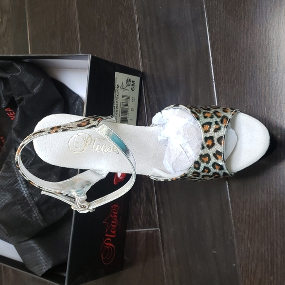 Silver Cheetah print heels - Picture 3 of 4